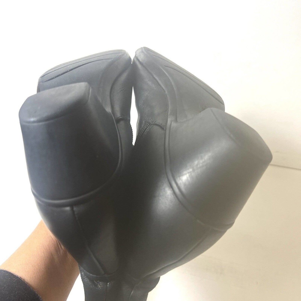 Clarks Black Leather Ankle Bootie Women's Sz 8 N Heeled Comfort Casual Zip Boots - Picture 7 of 10